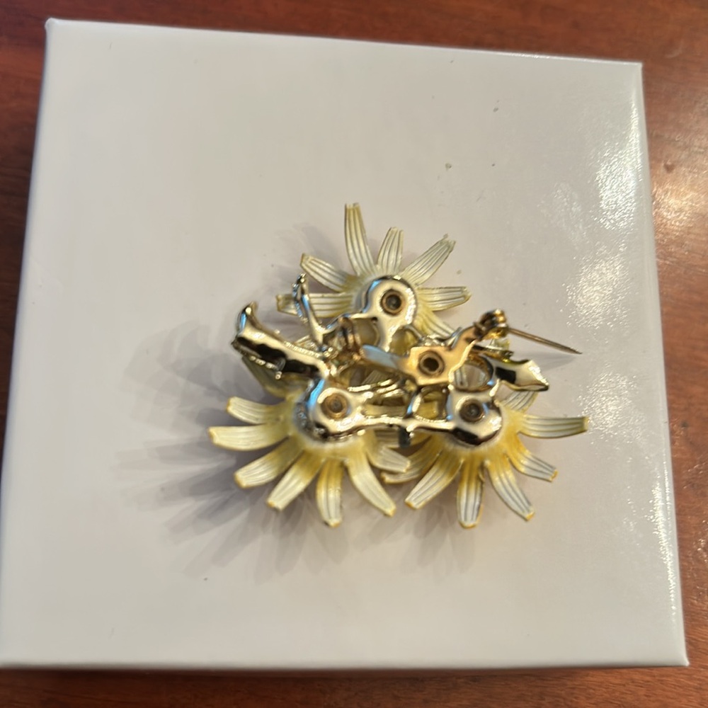 Vintage sunflower brooch yellow brown cottage core summer festival boho - Picture 3 of 3